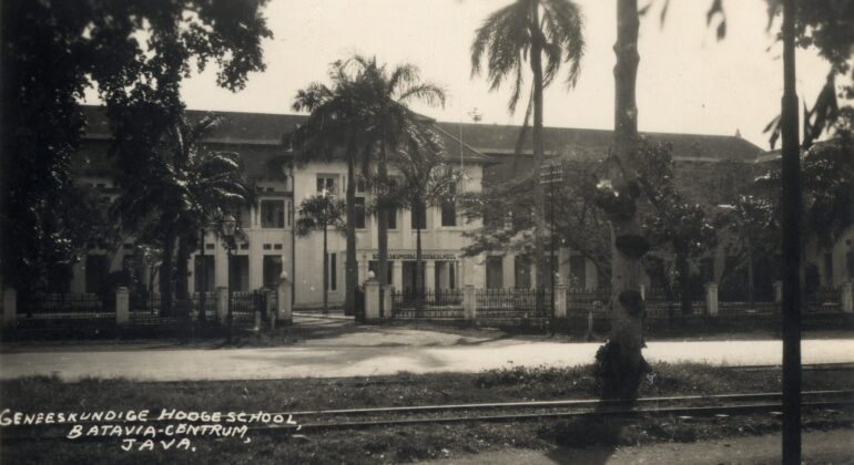 Dekolonialisasi pendidikan tinggi